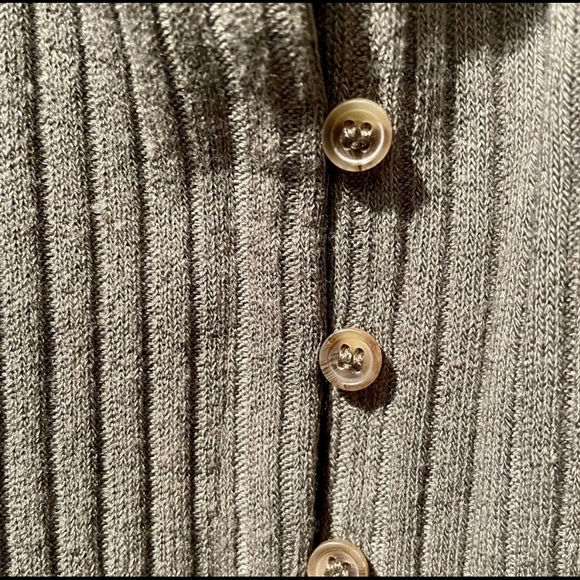 ✨ 3 items for 15% off bundle ✨ Olive American eagle button up tank top - Picture 3 of 4